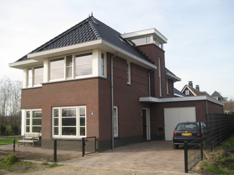 V03-005