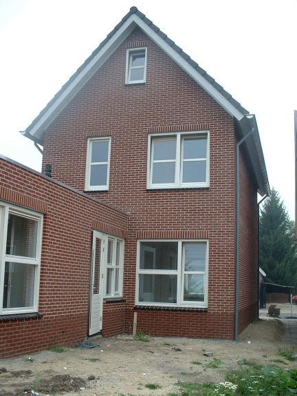 V09-075