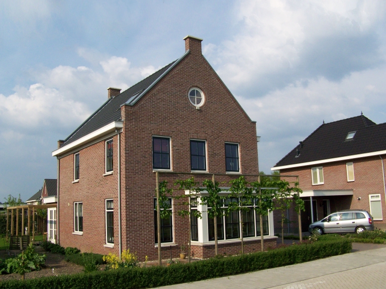 V09-077