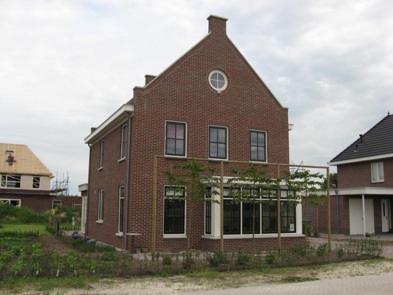 V09-077