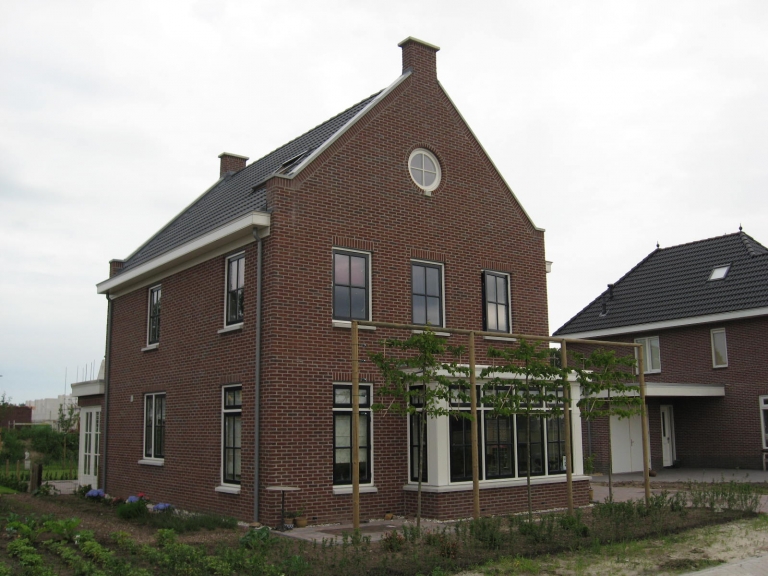 V09-077