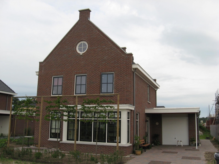 V09-077