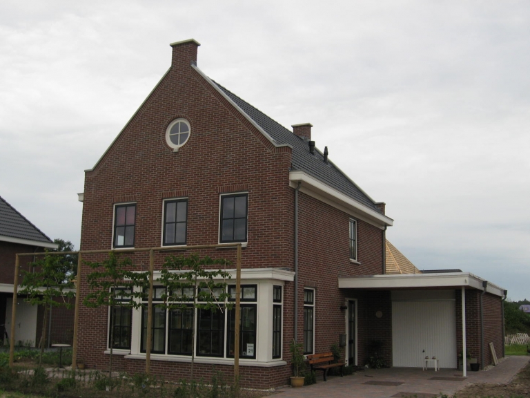 V09-077