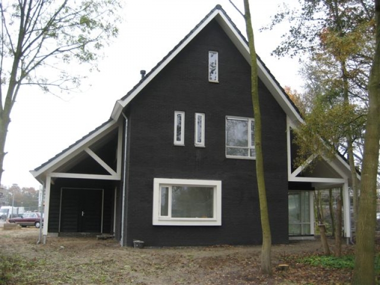 V09-081