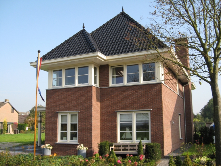 V03-033