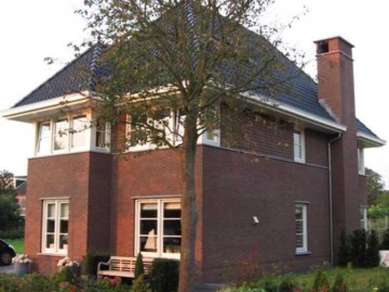 V03-033