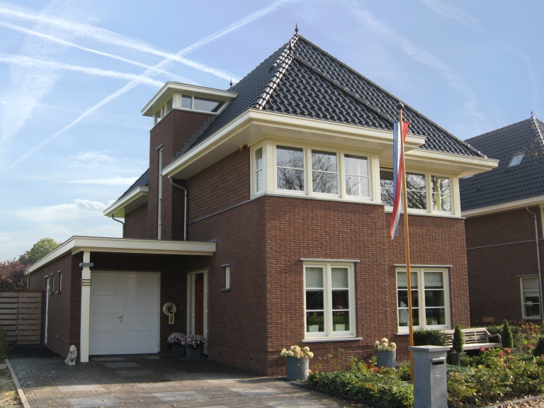 V03-033