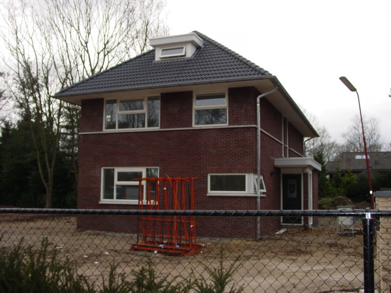 V014-093