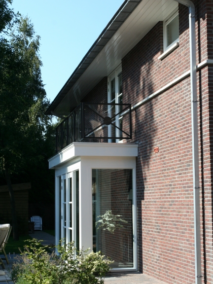 V014-093