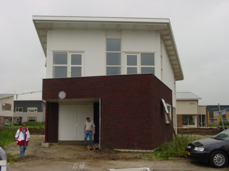 V050-011