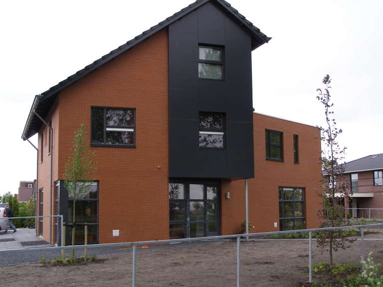 V050-012