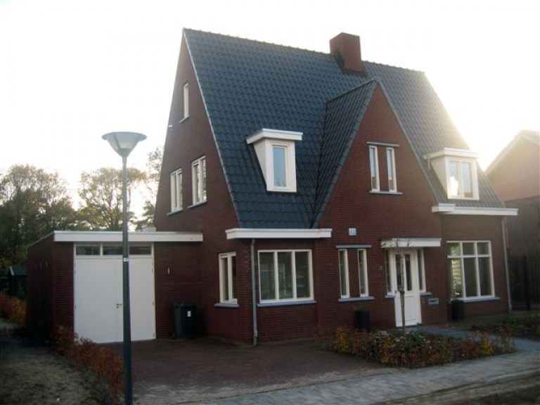 V077-066