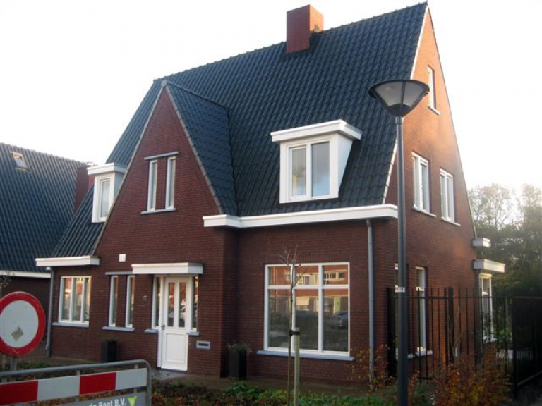 V077-066