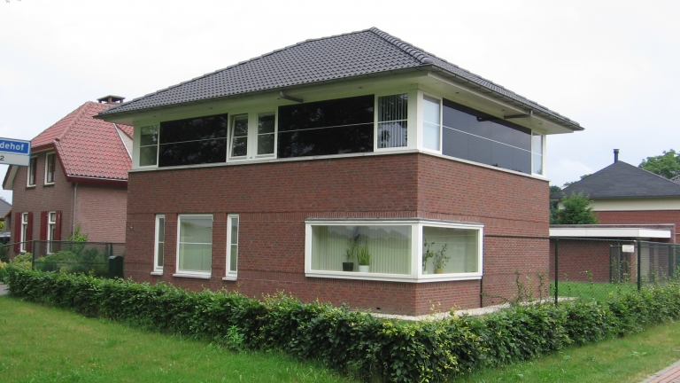 V084-004