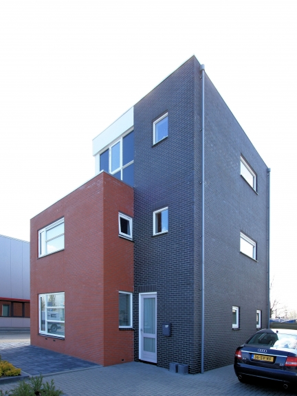 V098-004