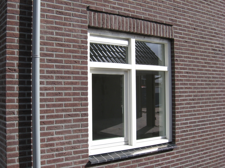 V09-027