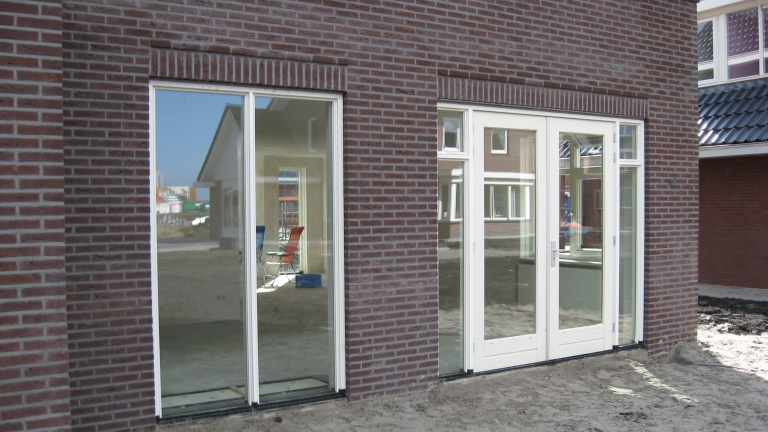 V09-027