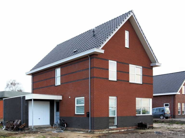 V09-033