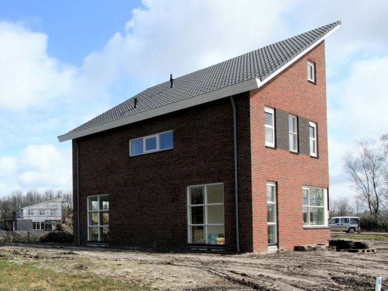 V09-037