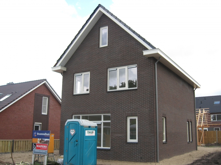 V09-049