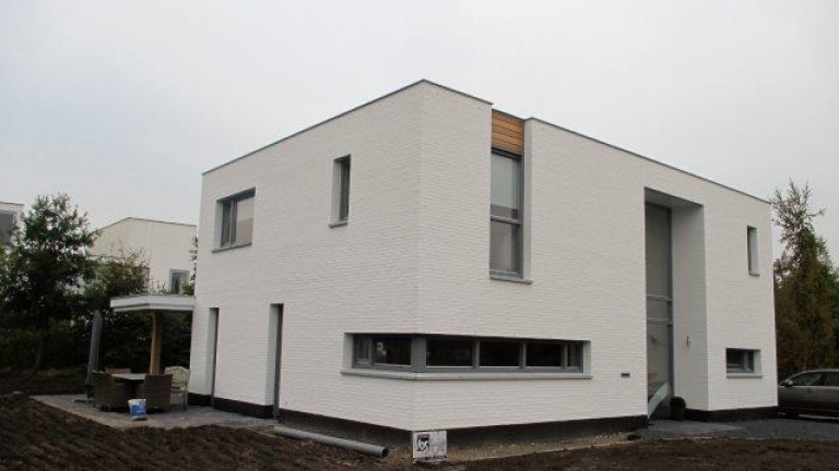 V022-001