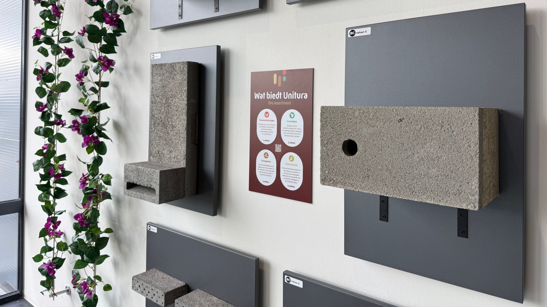 Nieuw: natuurinclusieve wand van Unitura in het Bouwinspiratie Centrum