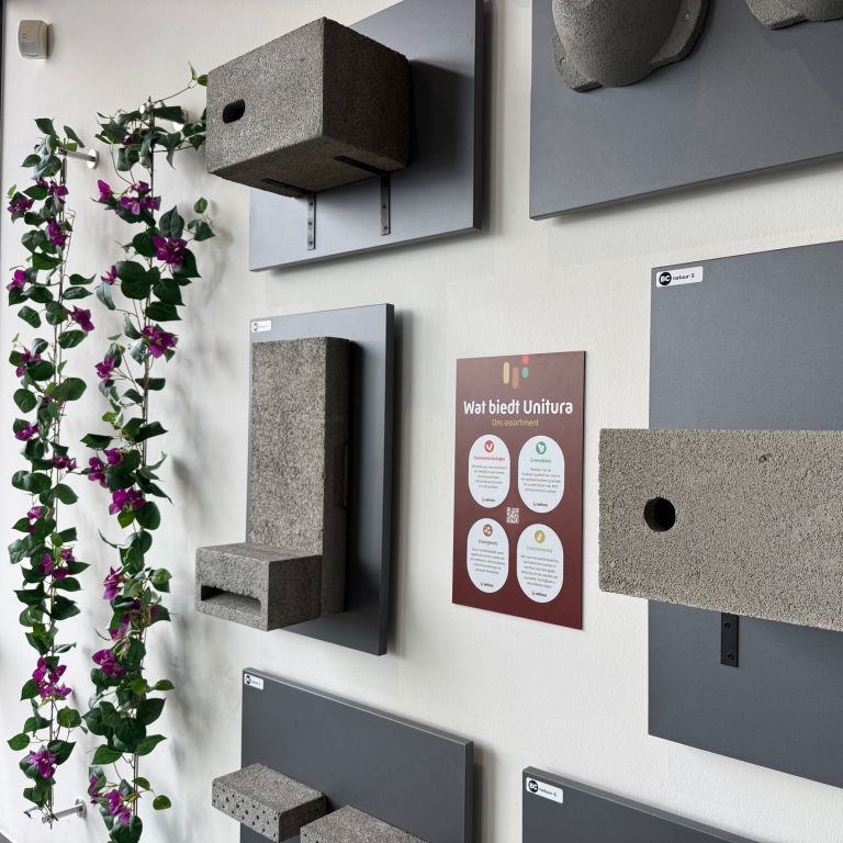 Nieuw: natuurinclusieve wand van Unitura in het Bouwinspiratie Centrum